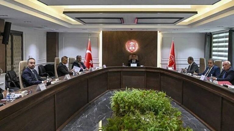 65-milyon-memur-ve-memur-emeklisinin-gozu-buradan-cikacak-kararda-hakem-kurulunun-3uncu-toplantisi-bugun-G9sYTcLl.jpg