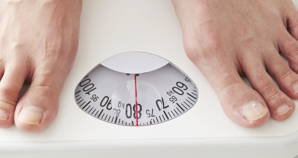 2 hafta boyunca sadece su içen adam aynada kendini görünce inanamadı