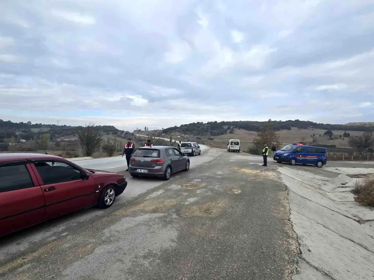 bilecikte jandarma uygulamasi 14 yakalama x2M9tCG5.jpg