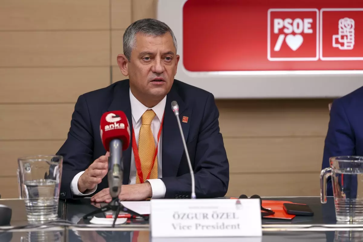 ozel mucadelemiz daha adil daha ozgur ve daha bariscil bir dunya icin buyuyerek devam edecek S9ZfHvkU