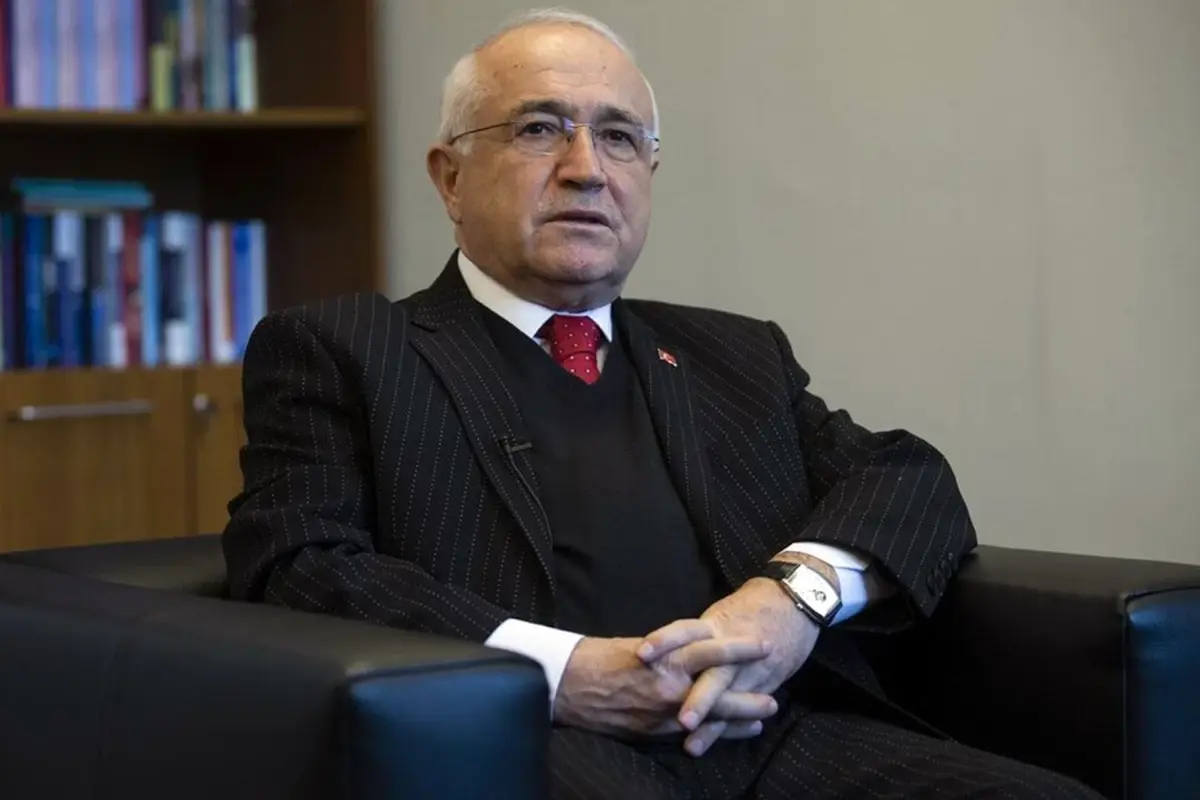 skandal iddia cemil ciceke mesaj attigini sanarken yanlis kisiden torpil istedi lWbO4dfc.jpg