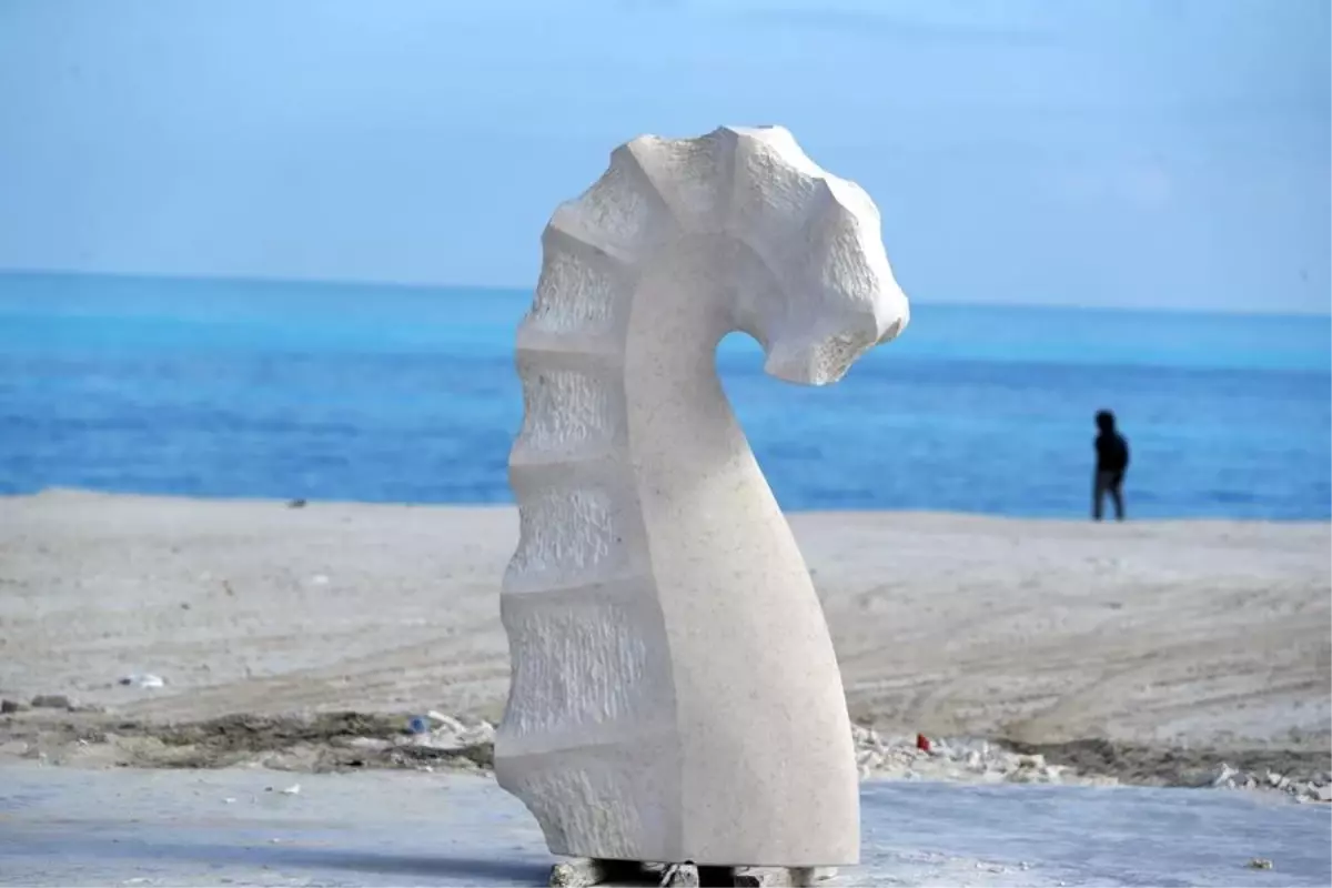 Yeni Alameyn’de Heykellerle Süslenen Sahil