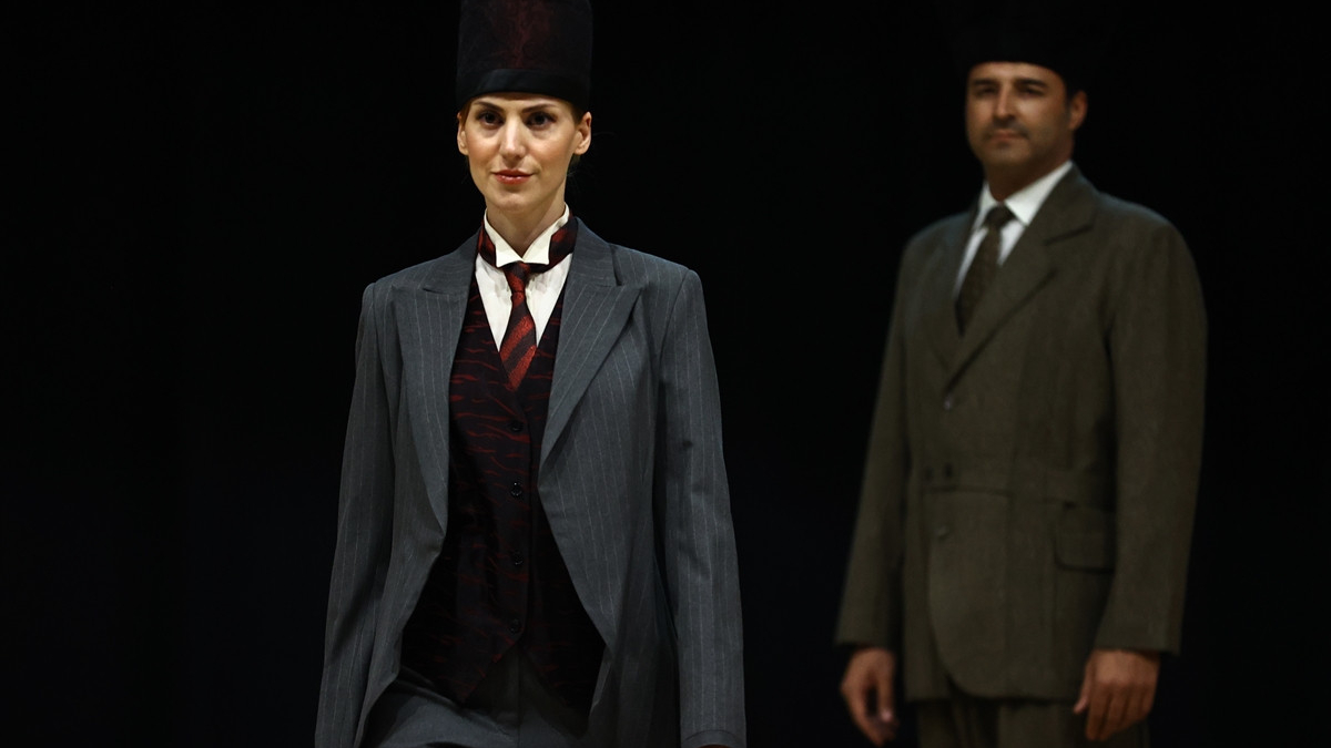 ankarada ataturk kiyafetleri defilesi duzenlendi AAzmXWVS.jpg